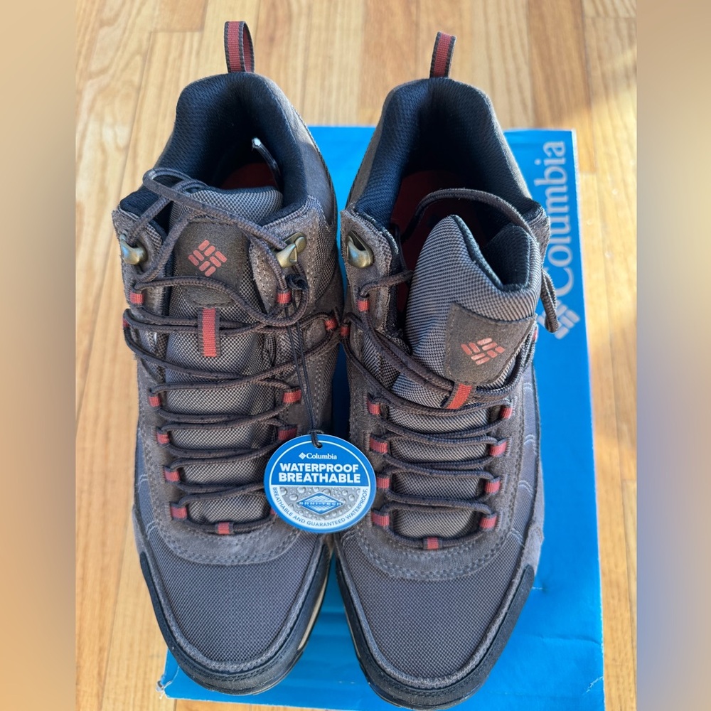 Columbia Men's Gray and Red Hiking boot